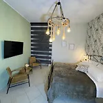 Nana Bed & Breakfast 3*